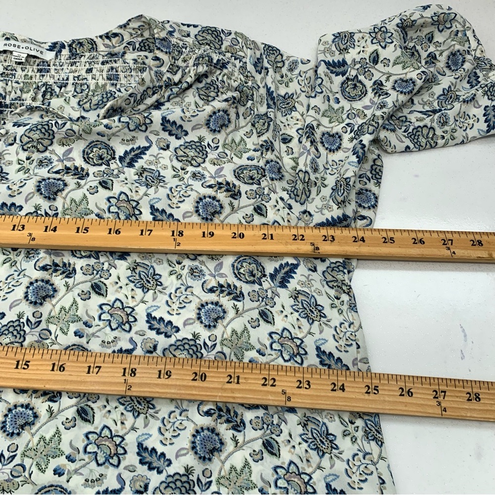 Rose & Olive Blouse 1X Button Front Blue Floral Smocking Flowy Light Office Work - Picture 10 of 11